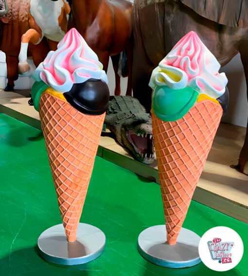 Exposição de figura de decoração de casquinha de sorvete pequena