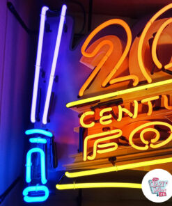 Detalhe da esquerda do sinal Neon 20th Century Fox