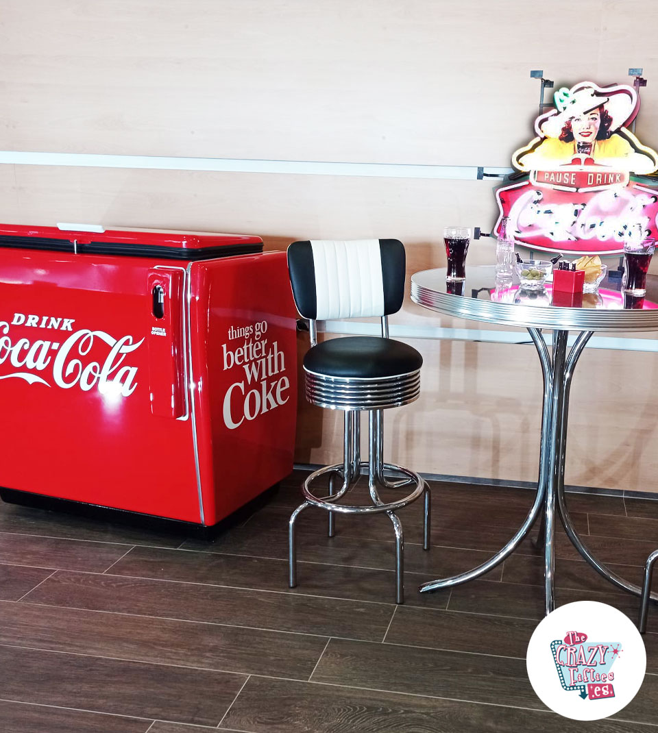 Retro Coca-cola fridge