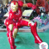 Figurendekoration Super Hero IronMan kniend