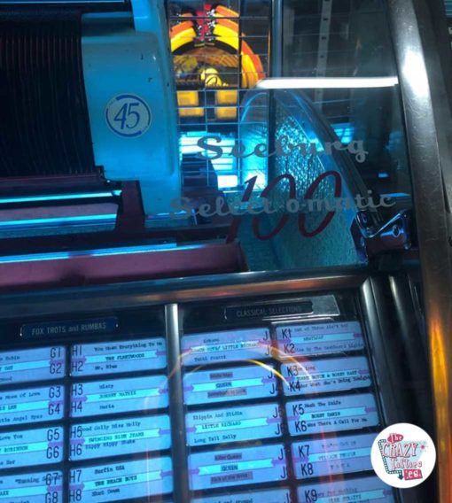 Jukebox Seeburg HF100 G sin restaurar funcionando