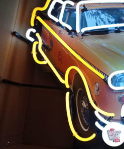 Detalhe de letreiro luminoso de neon New York Taxi