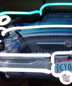 Detalhe do Buick no letreiro de néon frontal