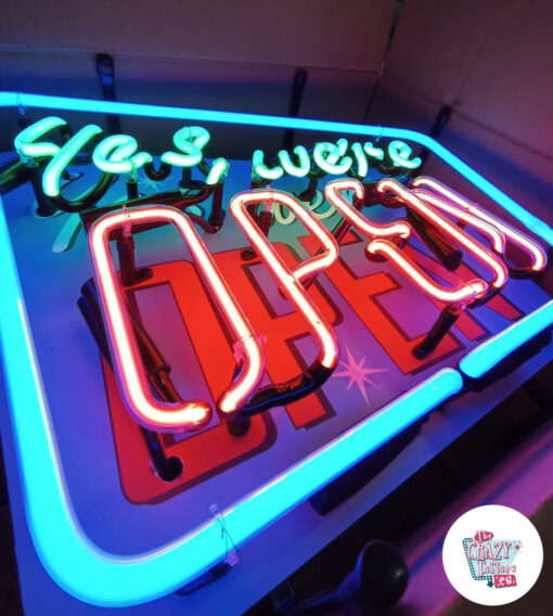 Cartel Neon Yes we're open bajo