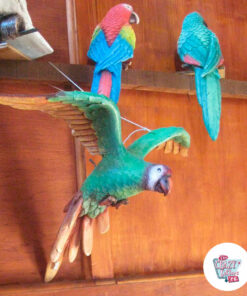 Figura Decoración Guacamayo Volando colgado