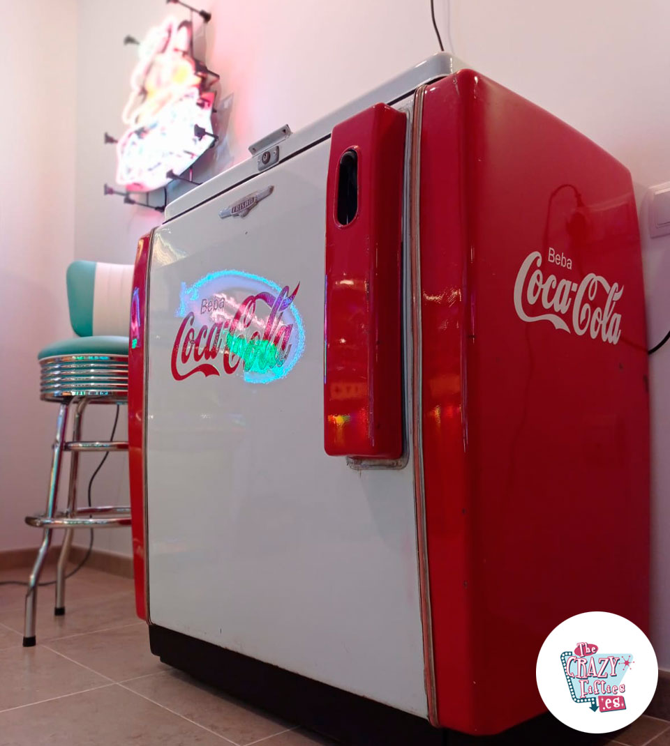 Location d'un réfrigérateur Coca-Cola pour 100 € » Thecrazyfifties.es