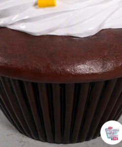 Giant Chocolate and Cream Cupcake nederste detalj