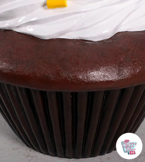 Giant Chocolate and Cream Cupcake nederste detalj